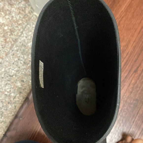 UGG rain boots in great shape - Picture 3 of 5